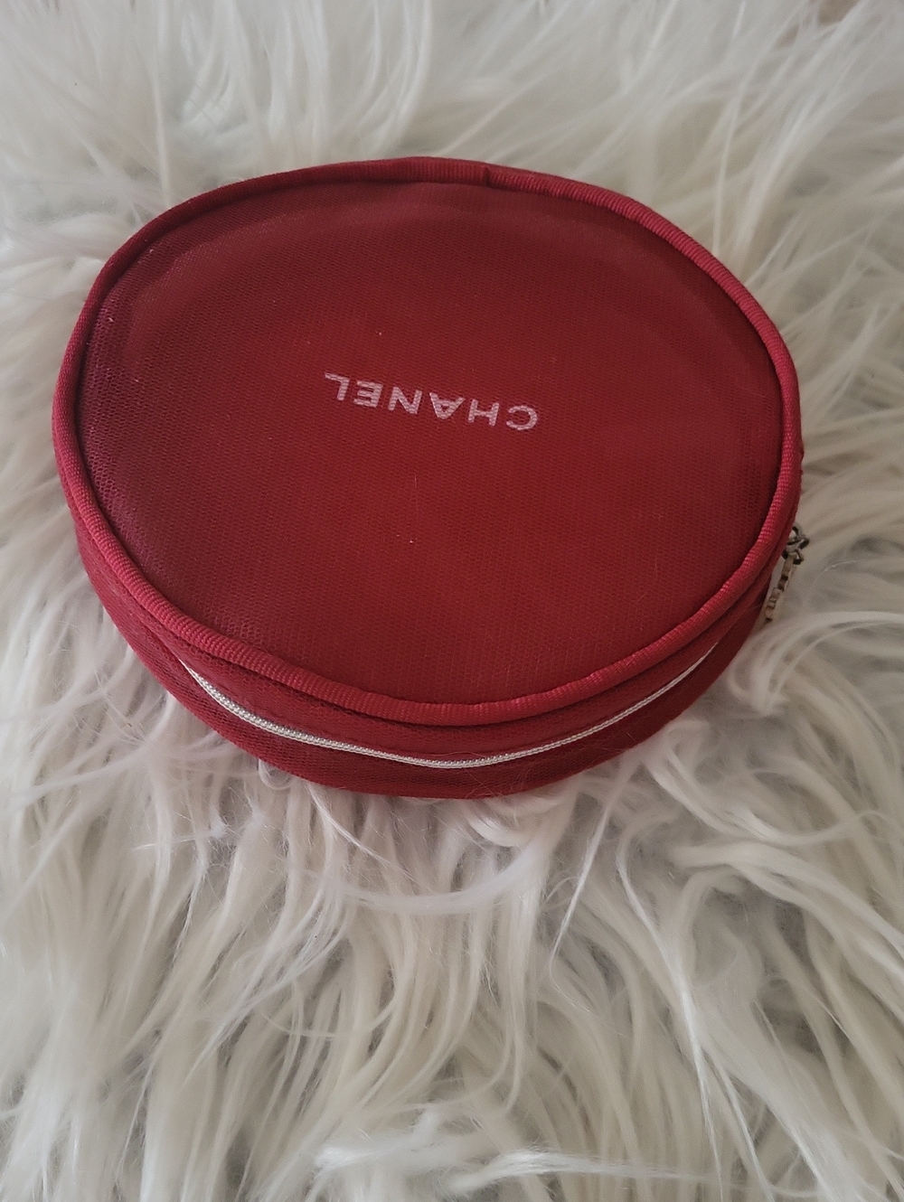 ❤️CHANEL BEAUTE Holiday Red Round Zip Cosmetic Case with Logo - Limited Edition - Picture 4 of 4